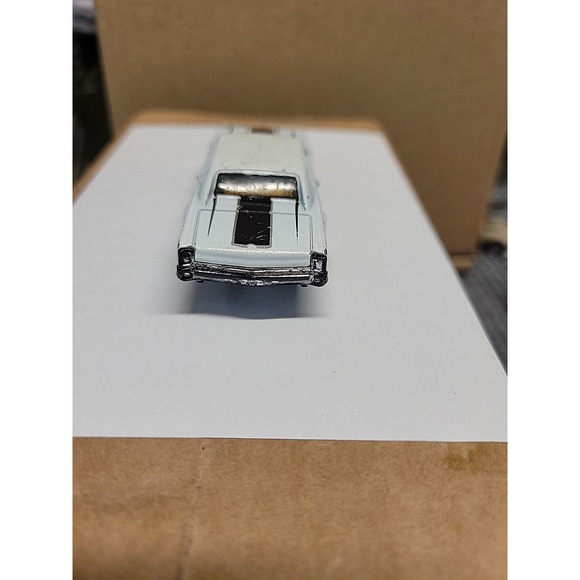 2012 HOT WHEELS '67 OLDSMOBILE 442 WHITE 1:64 DIECAST 3 1/8" CAR W BLACK STRIPES - Picture 4 of 5